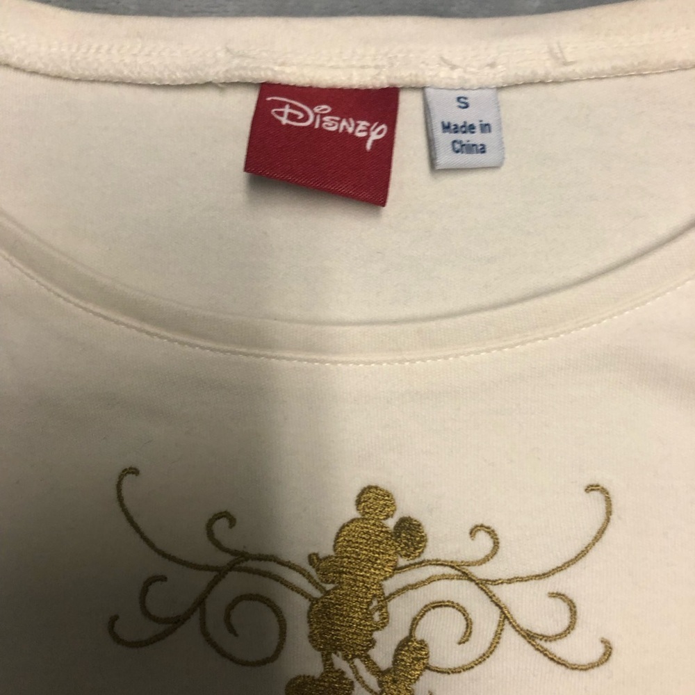 🌸Disney top - Picture 2 of 2